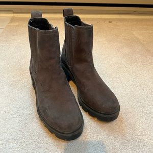 Size 8 Gray Boots